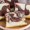 Scheiben von Marmorkuchen mit heller und dunkler Teigmarmorierung